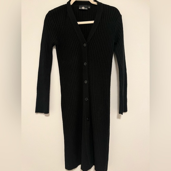 Sophisticated Black Ribbed Cotton Cardigan - Picture 2 of 4